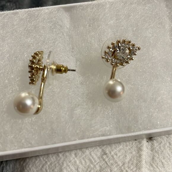 Beautiful Faux Pearl Fashion Earrings - Picture 2 of 2